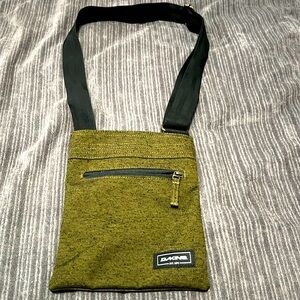 Adorable Dakine bag olive green with black strap